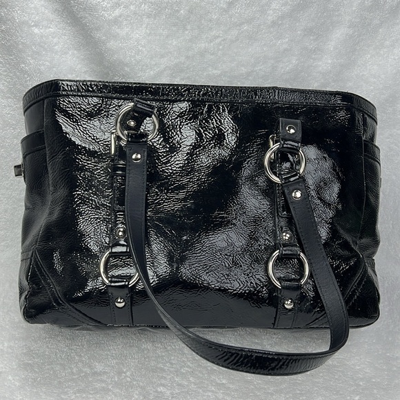 Coach 2011 black patent leather shoulder bag - Picture 6 of 8